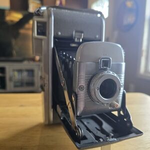 Vintage Polaroid 80B Land Camera